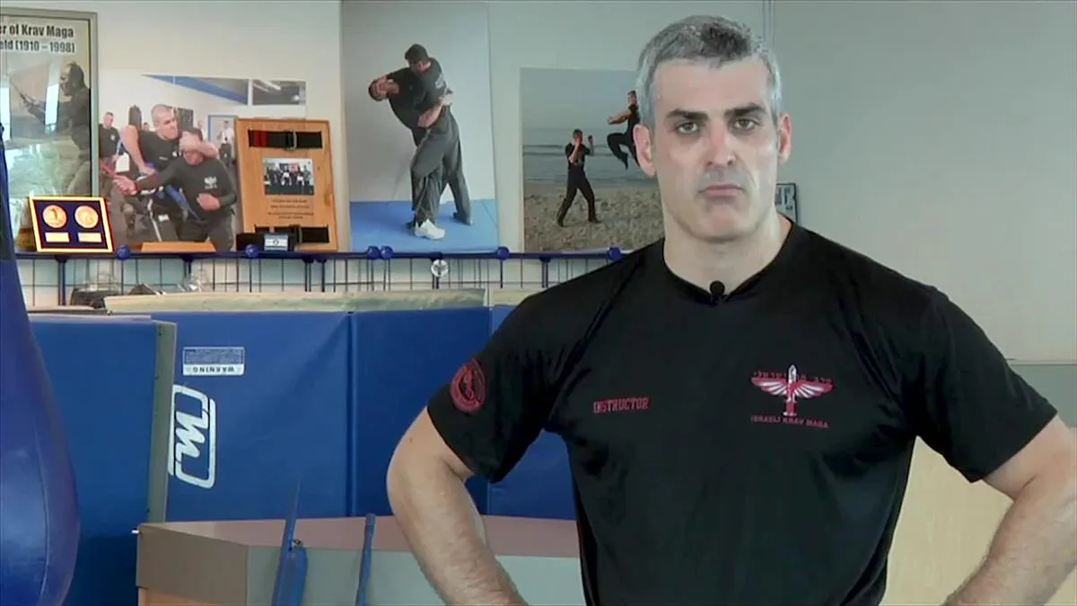 Edged Weapon Defense and Control Holds by David Kahn