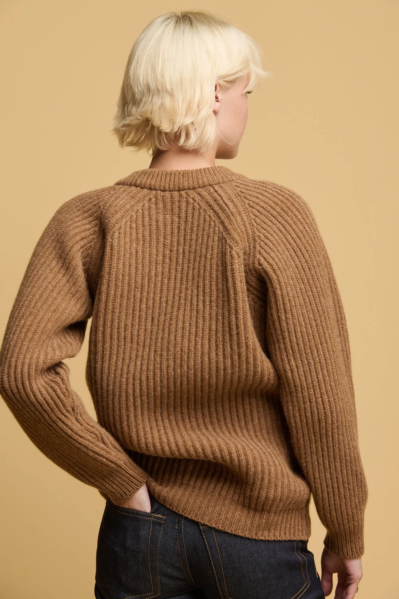 Women's Lambswool Fisherman Ribbed Jumper - Dark Camel